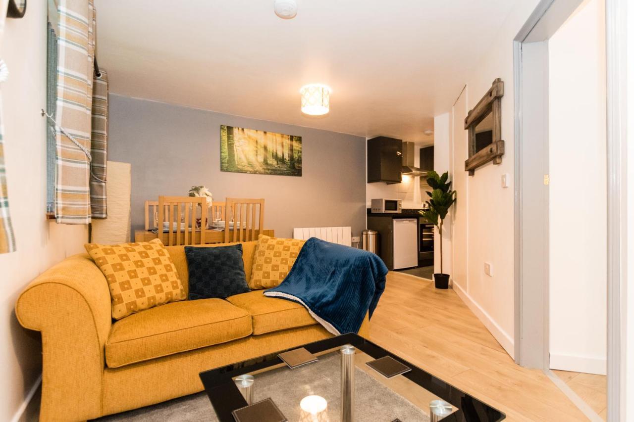 1 Bedroom Newton Apartment L Free Parking L Wigan Royal Infirmary L Haigh Hall L Central Location Exterior photo