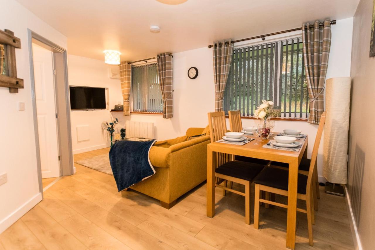 1 Bedroom Newton Apartment L Free Parking L Wigan Royal Infirmary L Haigh Hall L Central Location Exterior photo