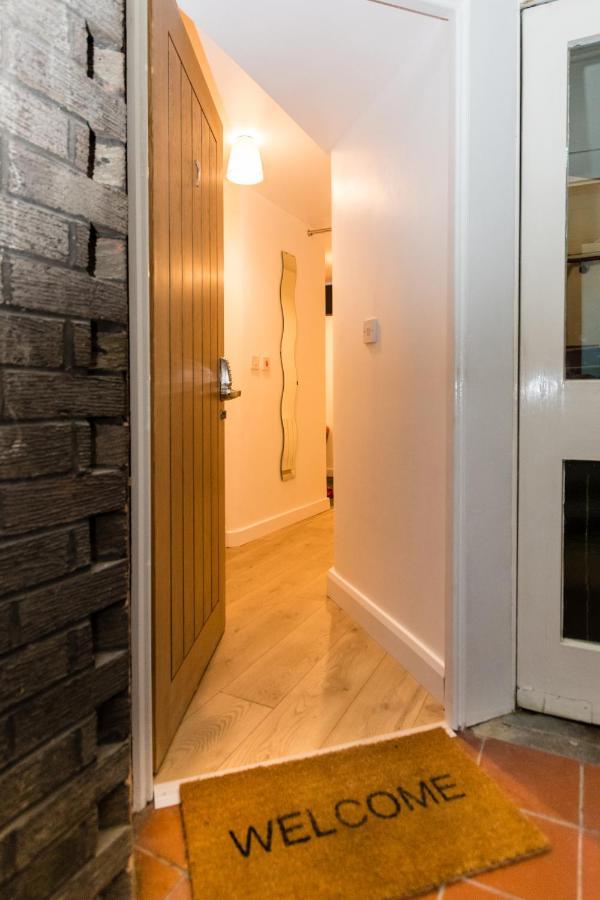 1 Bedroom Newton Apartment L Free Parking L Wigan Royal Infirmary L Haigh Hall L Central Location Exterior photo
