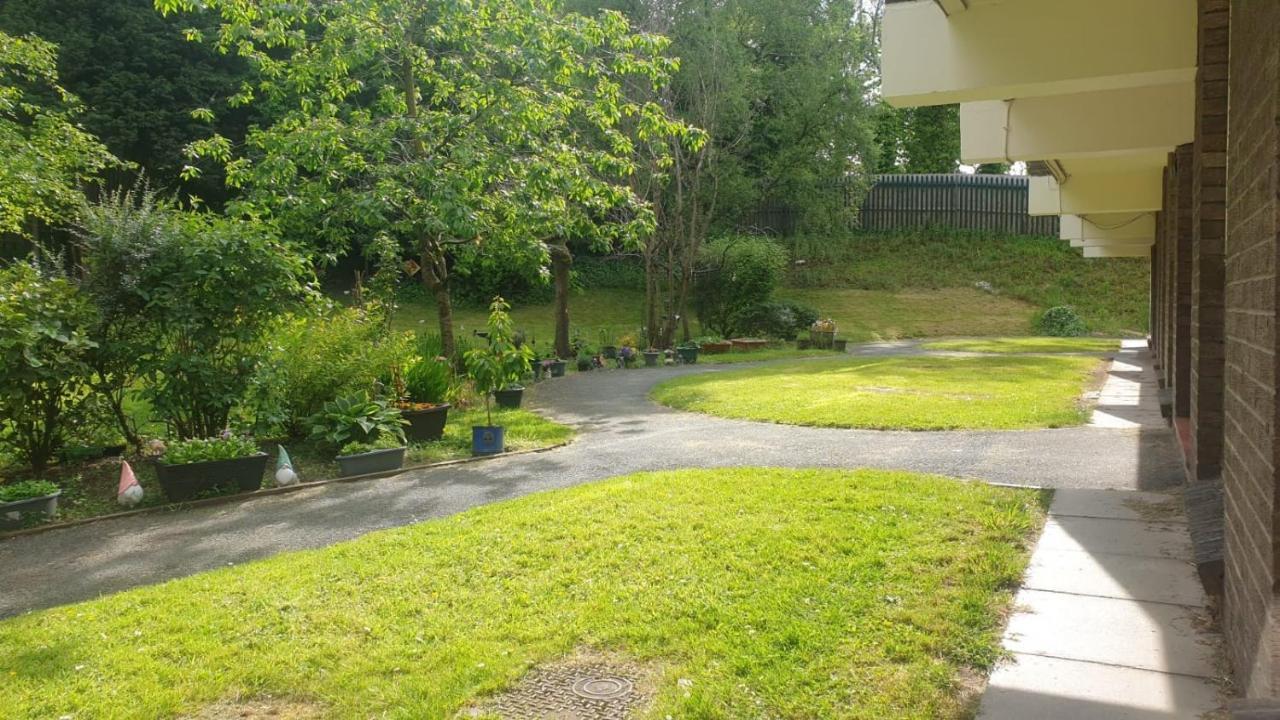 1 Bedroom Newton Apartment L Free Parking L Wigan Royal Infirmary L Haigh Hall L Central Location Exterior photo