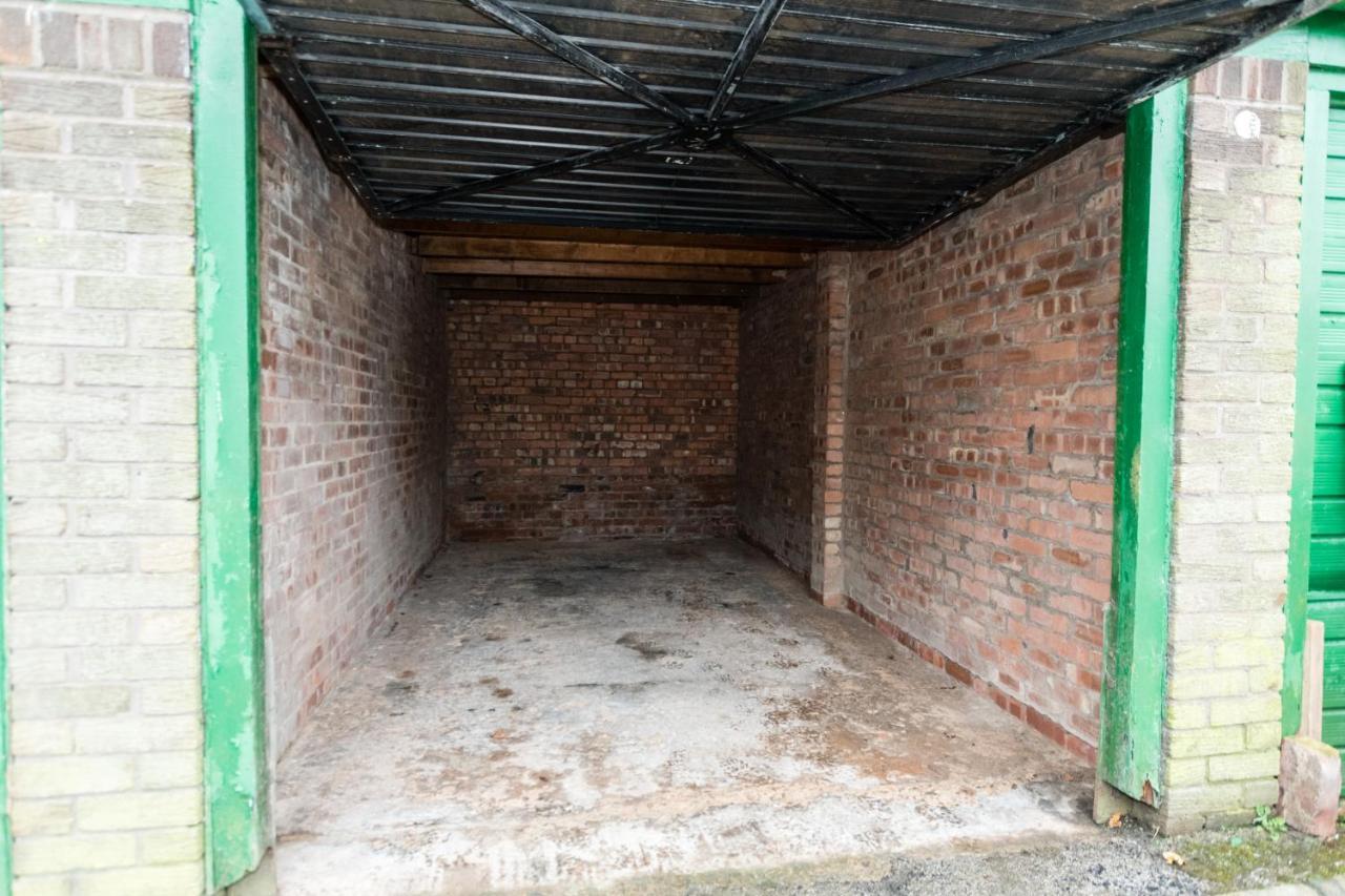 1 Bedroom Newton Apartment L Free Parking L Wigan Royal Infirmary L Haigh Hall L Central Location Exterior photo